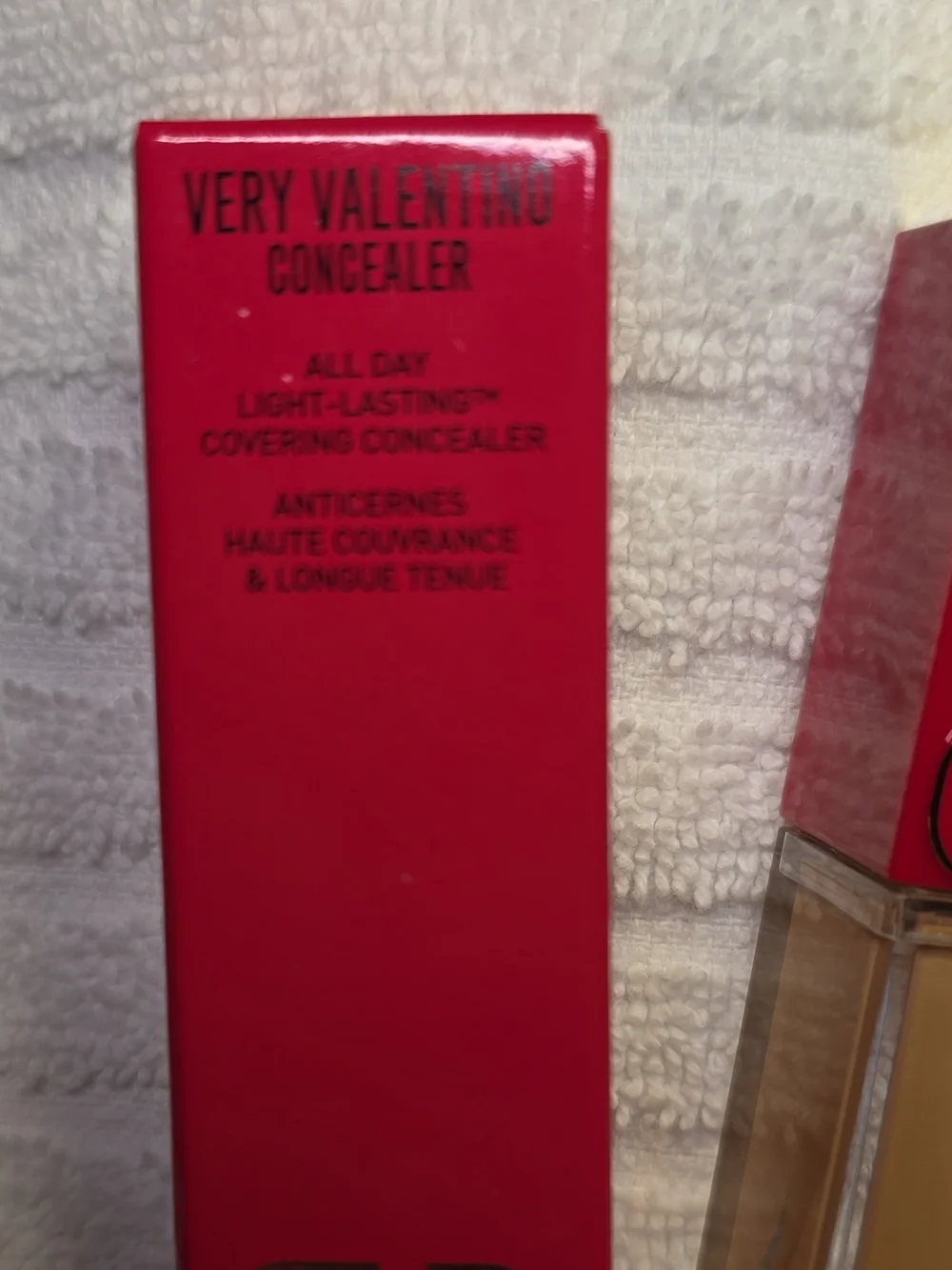 Valentino Very Valentino Concealer - Red Cap, Medium Shade